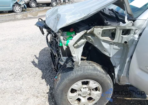 2008 Toyota Tacoma Base V6 z USA, uszkodzony, nr VIN 3TMLU42N98M015025